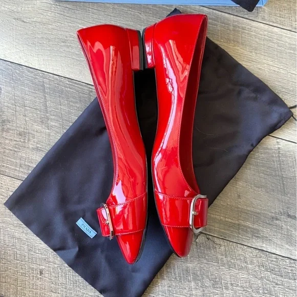 NWT Prada Red Patten Leather Ballet Flats Rounded Toe Gold Buckle Size 41.5 - Picture 8 of 14